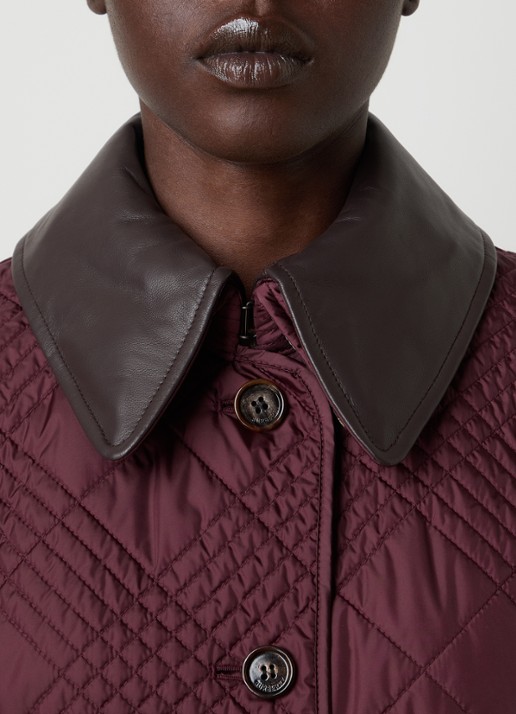 Burberry Fernleigh quilted barn jack met details van lamsleer - detail 2 bordeauxrood