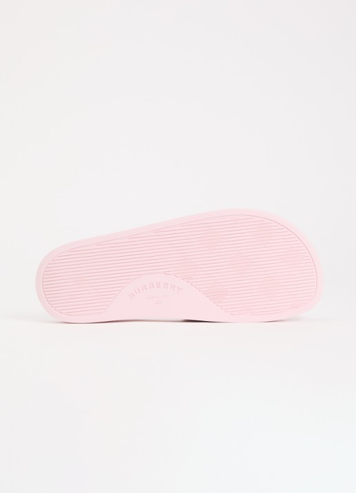 Burberry Furley slipper met ruit dessin - detail 3 lichtroze