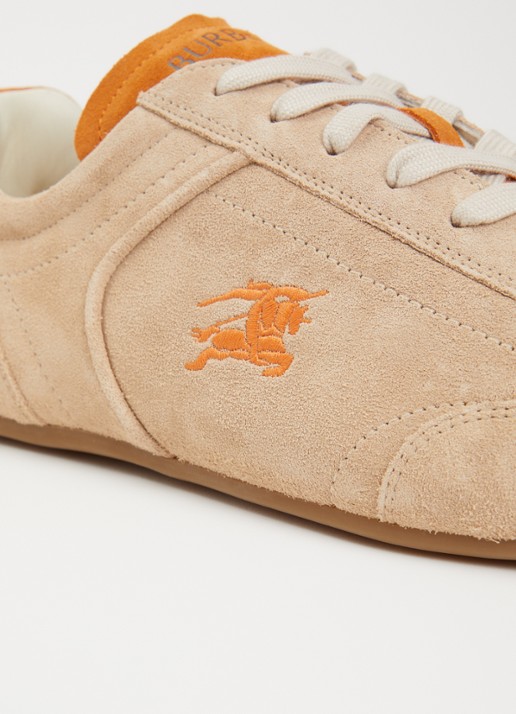 Burberry Knight sneaker van kalfssuède - detail 5 beige