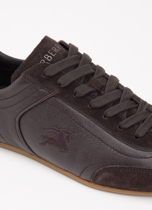 Burberry Knight sneaker van leer met details van suède - detail 7 donkerbruin