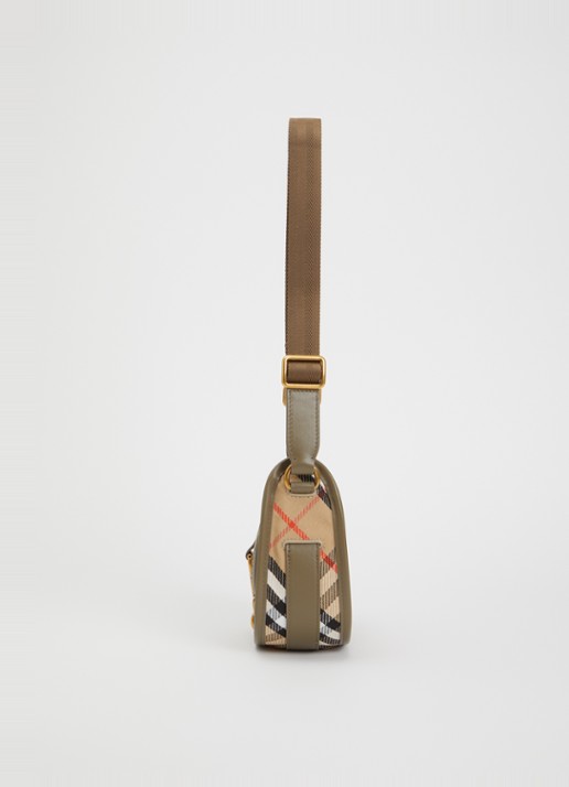 Burberry Mini B Clip crossbodytas met kalfsleren details - detail 4 zand