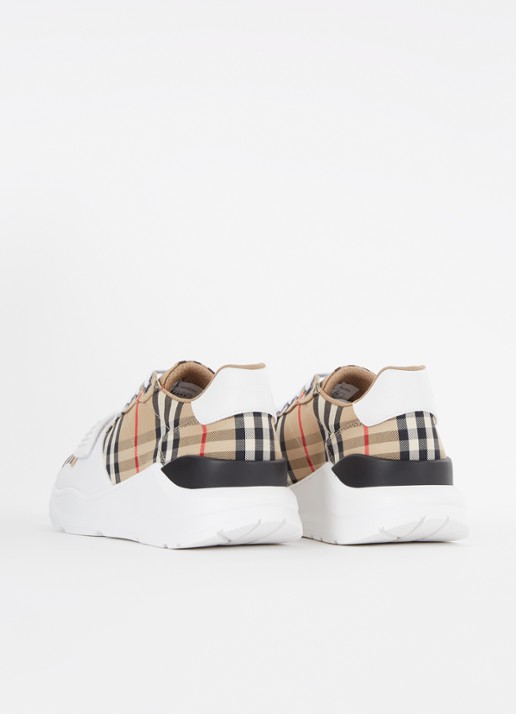 Burberry Regis sneaker met kalfsleren details - achterkant 3 beige