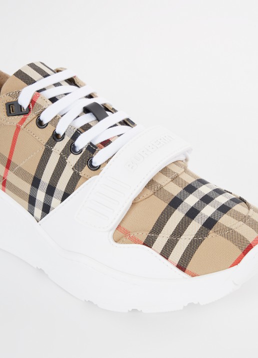 Burberry Regis sneaker met kalfsleren details - detail 7 beige