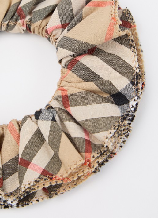 Burberry Scrunchie met ruitdessin - detail zand