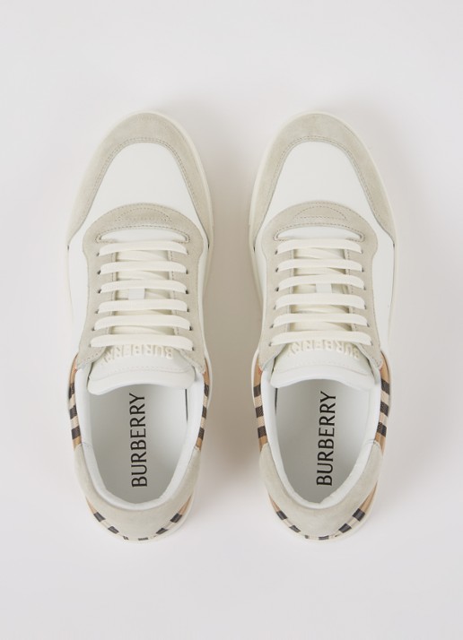 Burberry Stevie sneaker van kalfsleer met suède details - detail 2 wit