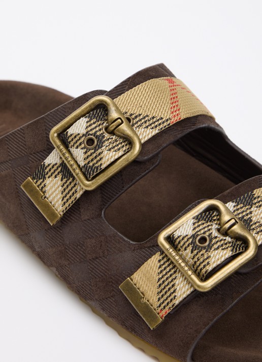 Burberry Urchin slipper van kalfssuède met ruitdessin - detail 5 donkerbruin