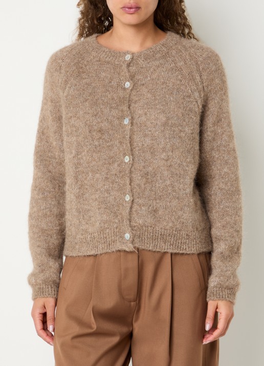 by-bar Falon grofgebreid vest in alpaca wolblend - detail zand