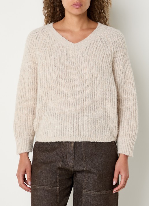 by-bar Lune grofgebreide trui in alpaca wolblend met V-hals - detail creme