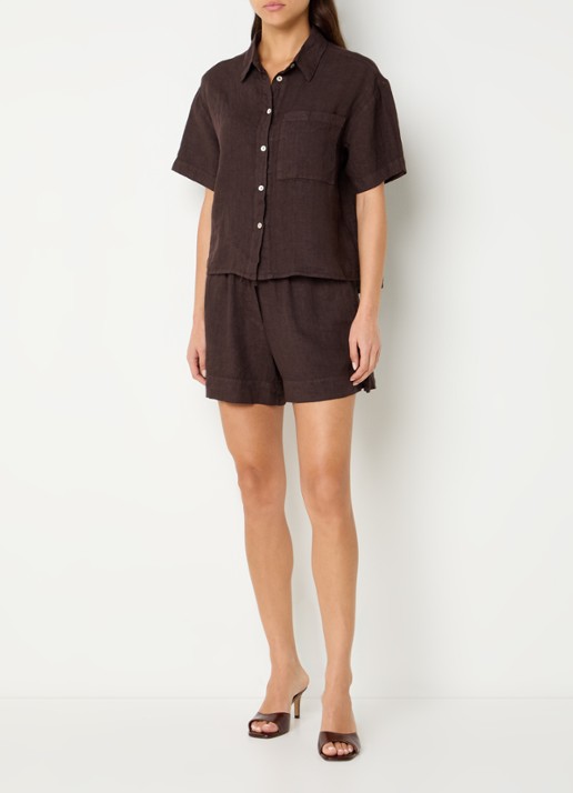 by-bar Mara cropped blouse van linnen met borstzak - voorkant 3 donkerbruin
