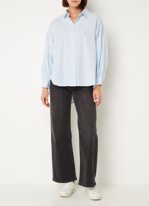 by-bar Sarah oversized blouse met pofmouw - voorkant 2 lichtblauw