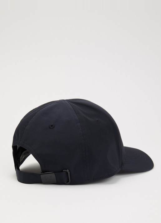 C.P. Company Chrome pet met logoborduring  - detail donkerblauw