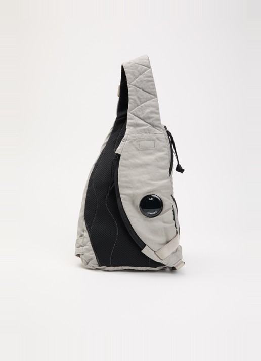 C.P. Company Crossbodytas met logo en verstelbare schouderriem - achterkant grijs