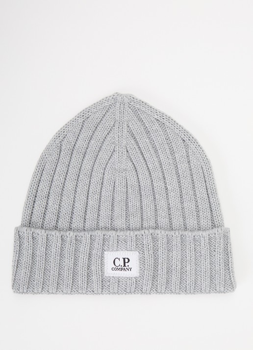 C.P. Company Grofgebreide muts van merino wol met logo - voorkant grijs