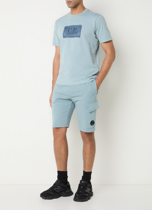 C.P. Company Slim fit korte cargobroek met logo - voorkant 3 blauw