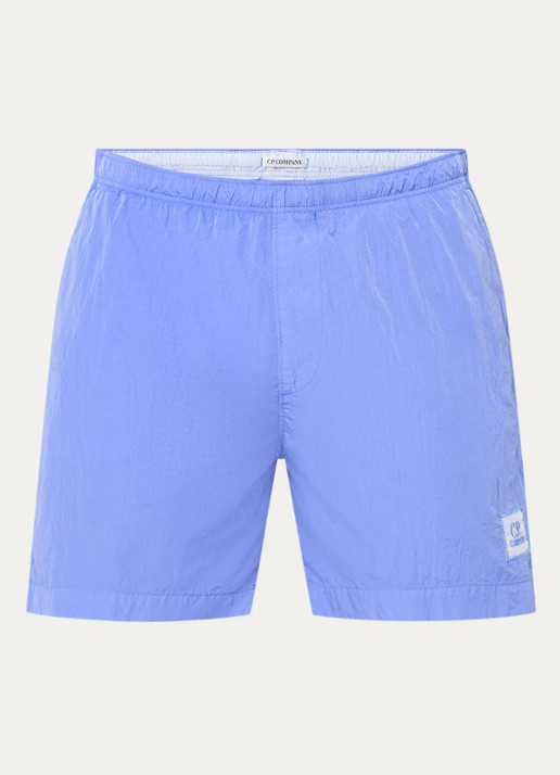 C.P. Company Zwemshorts met steekzakken en logo - voorkant 5 middenblauw