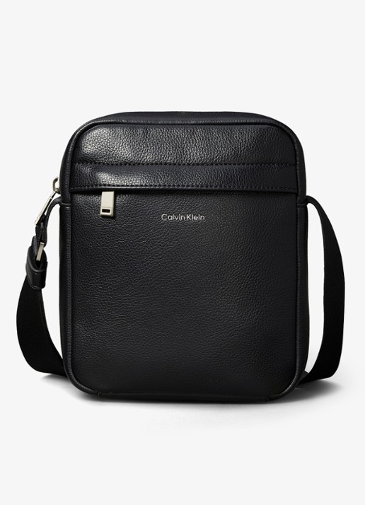 Calvin Klein Crossbodytas met verstelbare schouderriem en logo