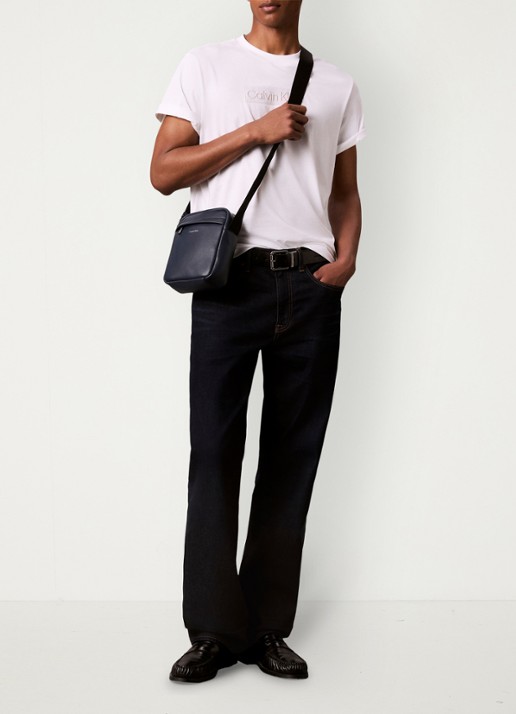 Calvin Klein Crossbodytas met verstelbare schouderriem en logo - voorkant 3 blue nights-cci