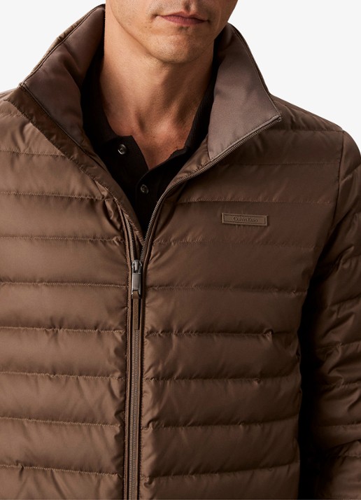 Calvin Klein Gewatteerde jas met opstaande kraag - detail 2 bruin