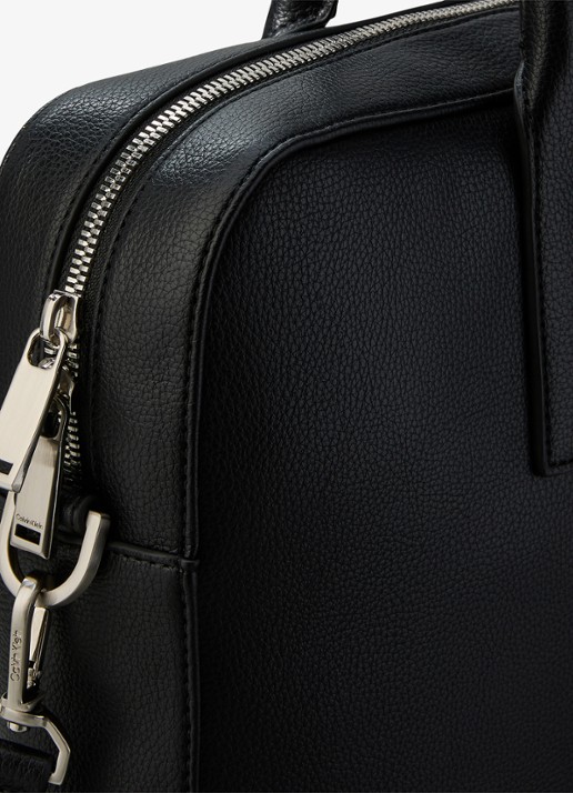 Calvin Klein Laptoptas met logo - detail 2 black-ub1 /  zwart