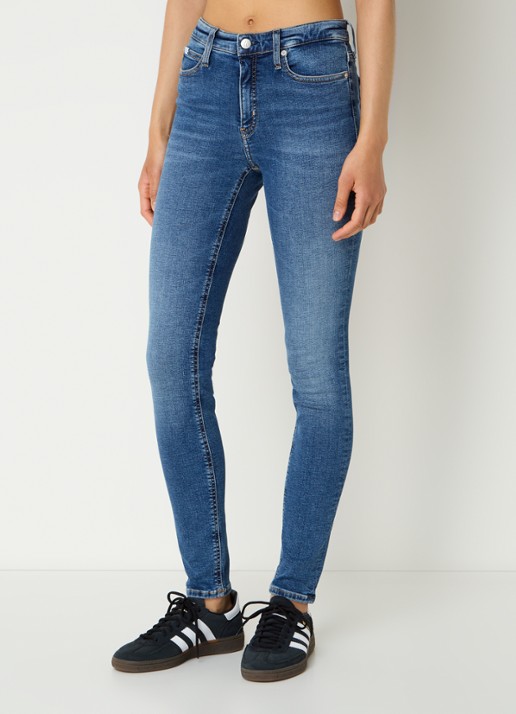 Calvin Klein Mid waist skinny jeans met medium wassing - detail 3 indigo