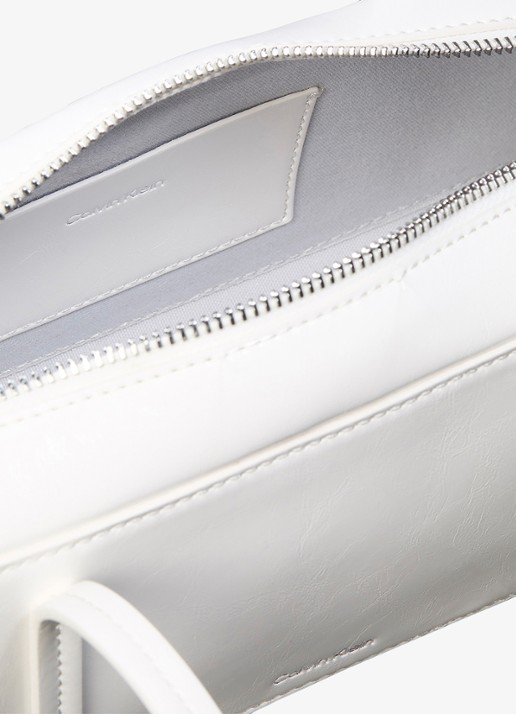 Calvin Klein Schoudertas met logo - detail 3 white alyssum-4lx /  wit