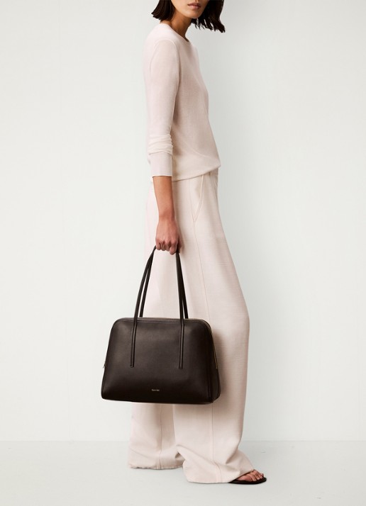 Calvin Klein Schoudertas met logo - voorkant 2 zwart