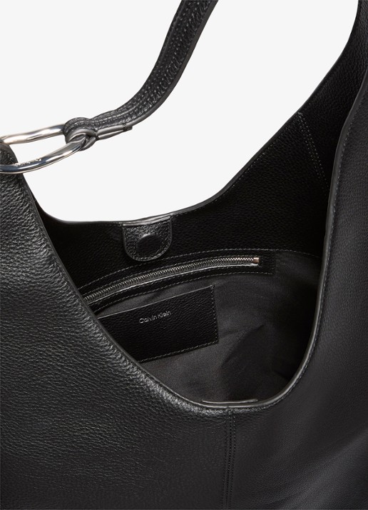 Calvin Klein Schoudertas van leer - detail 5 black-ub1 /  zwart