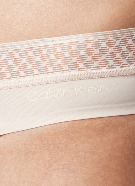 Calvin Klein Seductive Comfort string met kant - detail 4 zalmroze
