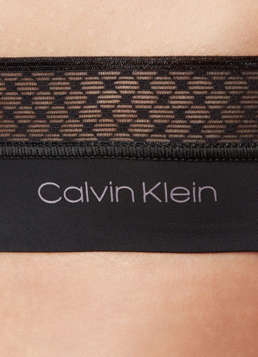 Calvin Klein Seductive Comfort string met kant - detail 2 zwart