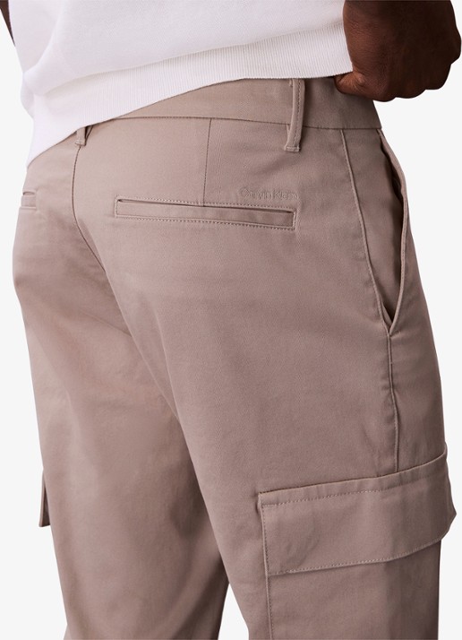 Calvin Klein Slim fit cargobroek met klepzakken - detail 5 khaki