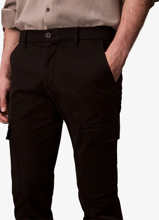 Calvin Klein Slim fit cargobroek met klepzakken - detail 3 zwart