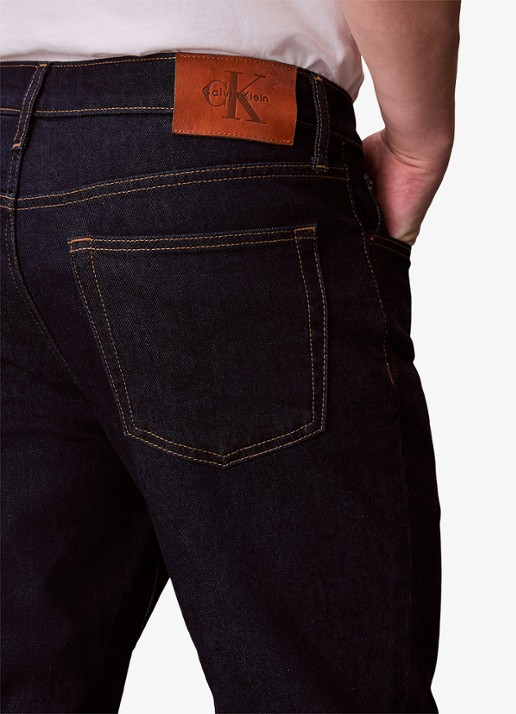 Calvin Klein Slim fit jeans met steekzakken - detail 5 denim
