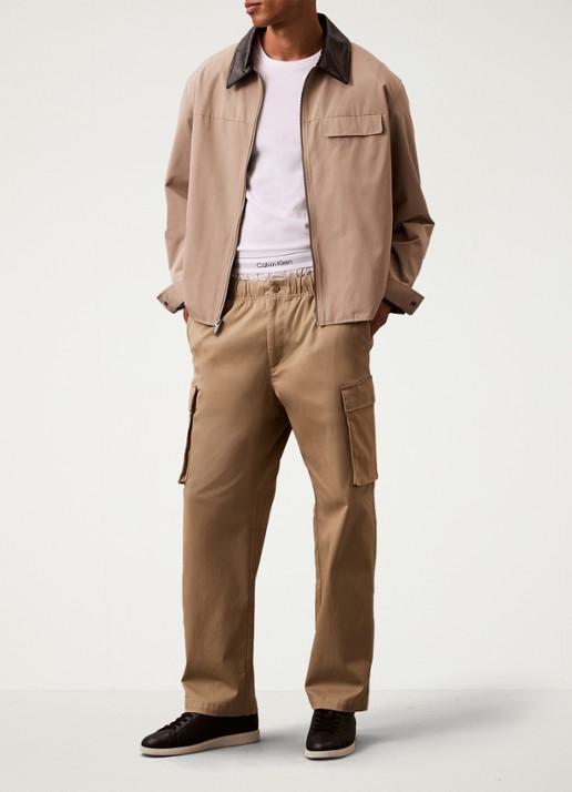 Calvin Klein Straight fit cargobroek met steekzakken - detail 3 donkerbruin