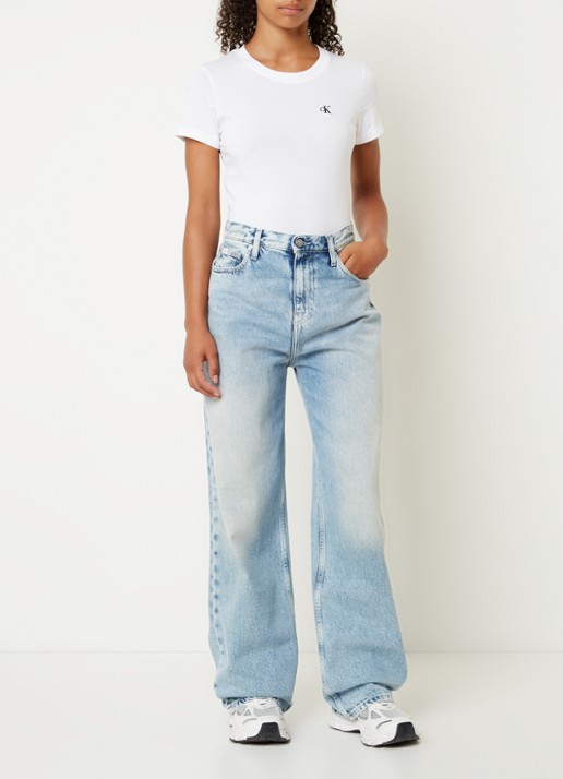 Calvin Klein T-shirt met logoborduring - voorkant 2 wit