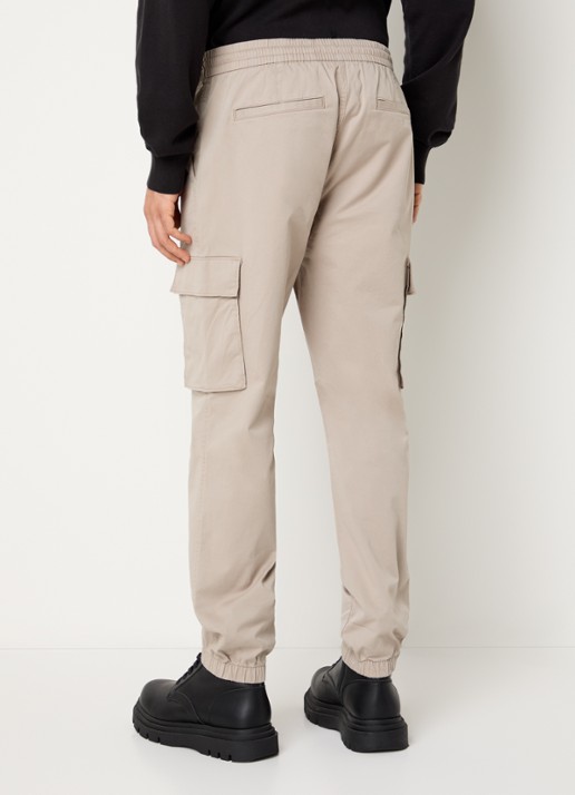Calvin Klein Tapered fit cargobroek met logo - achterkant 5 beige