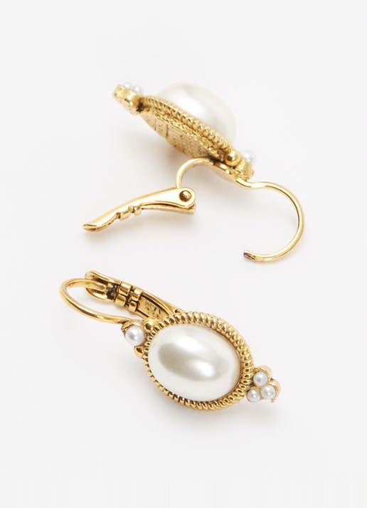 Camps & Camps Oorhangers met imitatieparel verguld - detail goud