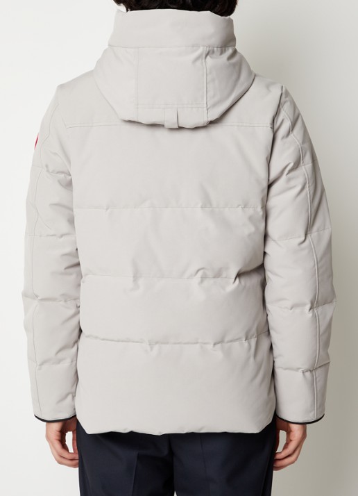 Canada Goose MacMillan gewatteerde parka met donsvulling en capuchon - achterkant zand