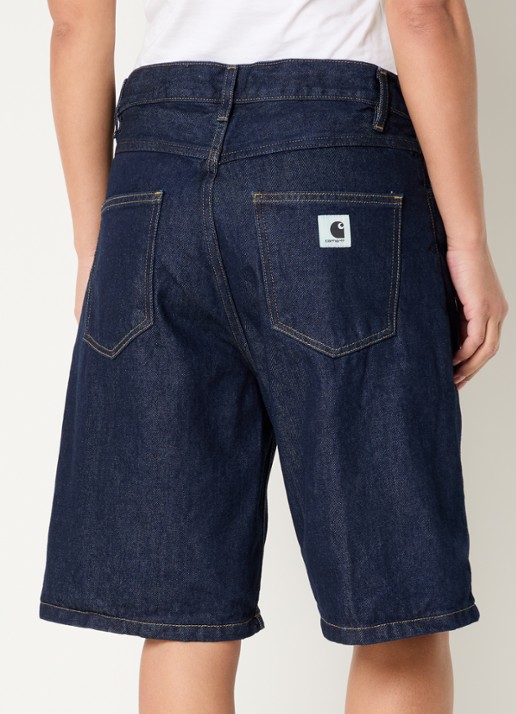 Carhartt WIP Brandon low waist loose fit korte broek van denim met donkere wassing - achterkant indigo