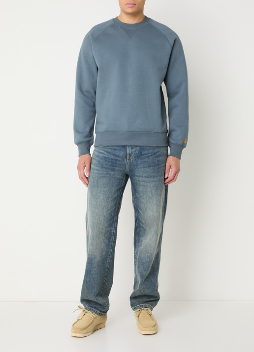 Carhartt WIP Chase sweater met logo - voorkant 4 staalblauw