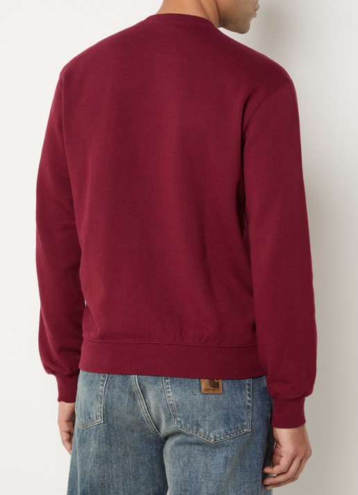 Carhartt WIP Clover sweater met logoborduring - achterkant bordeauxrood