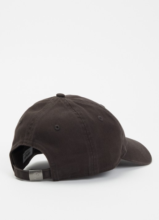 Carhartt WIP Madison pet met logoborduring - detail donkerbruin
