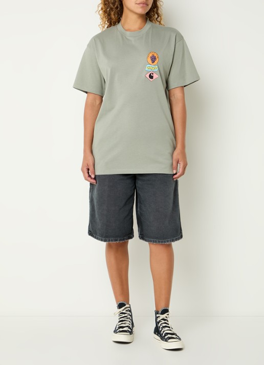 Carhartt WIP Stacked Grapes T-shirt met logo- en backprint  - voorkant 4 olijfgroen