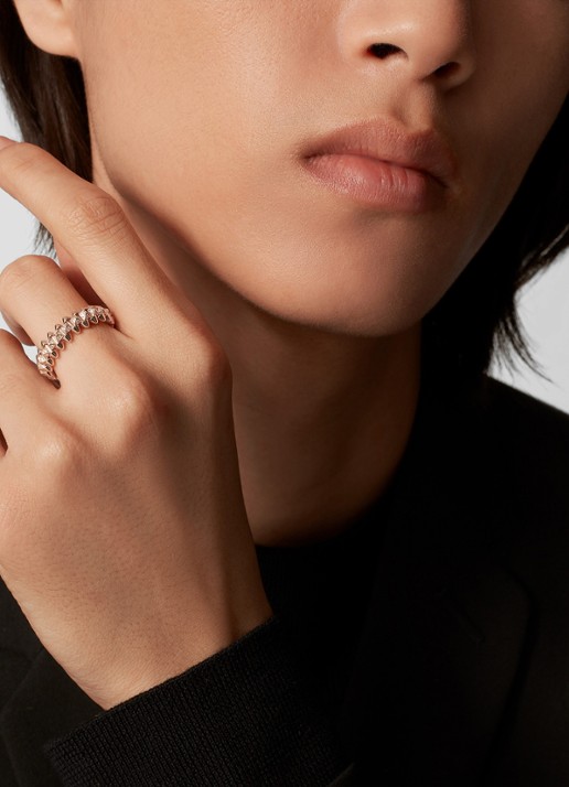 Cartier Clash de Cartier ring, klein model van 18 karaat roségoud met 0.31 ct diamant CRN4796100 - voorkant 2 roségoud