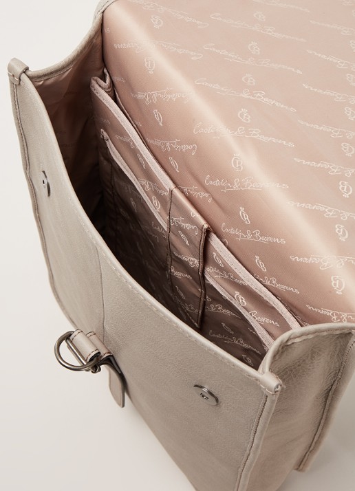 Castelijn & Beerens Carisma rugzak van leer met 15,6 inch laptopvak - unisex - detail 2 zand