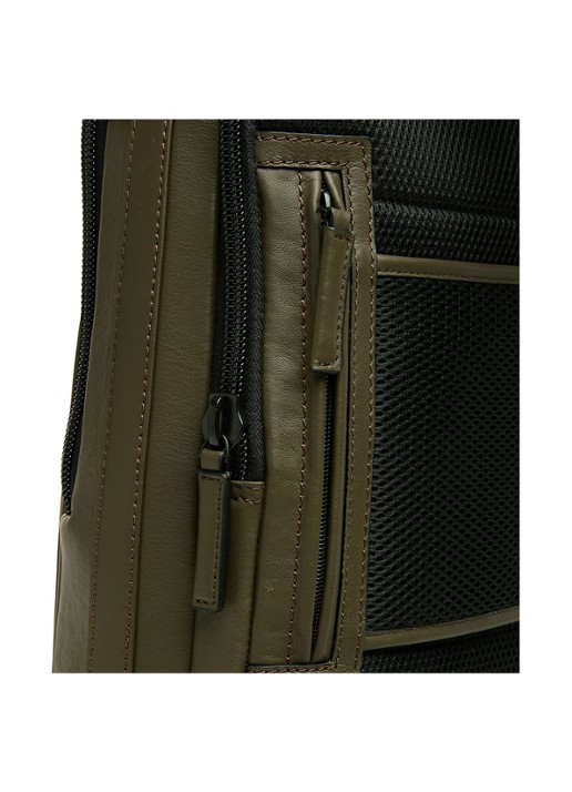 Castelijn & Beerens Victor rugzak van leer met 15,6 inch laptopvak - detail 3 legergroen