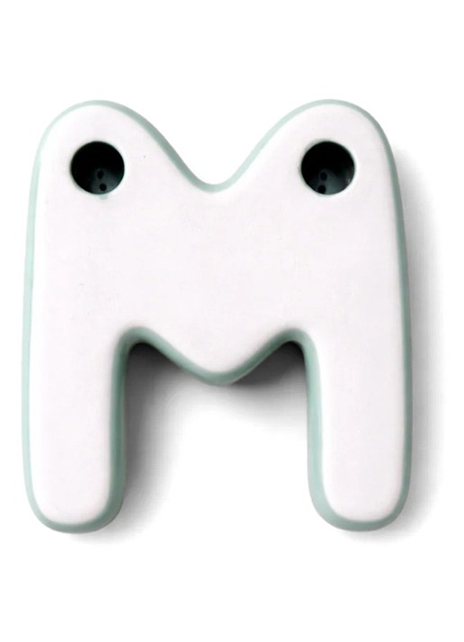 Ceramics by Romy Letter M hanger 10 cm - voorkant 2 mint