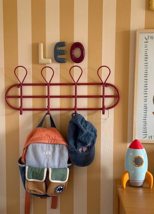 Ceramics by Romy Letter O hanger 10 cm - detail 4 bordeauxrood