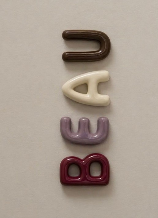Ceramics by Romy Letter U hanger 10 cm - achterkant 3 bruin