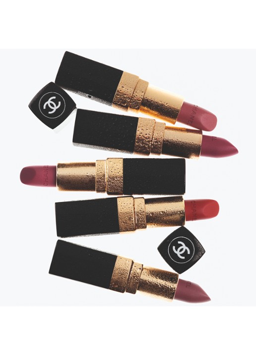 CHANEL DE LANGHOUDENDE HYDRATERENDE EN GLADSTRIJKENDE VERZORGENDE LIPPENSTIFT MET SATIJNGLANS - detail 7 115 biarritz