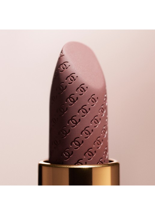 CHANEL DE SATIJNACHTIGE LANGHOUDENDE HYDRATERENDE EN GLADSTRIJKENDE VERZORGENDE LIPPENSTIFT  - detail 5 crush